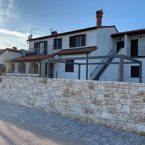 Apartment Apartments & Room Piutti, Bale