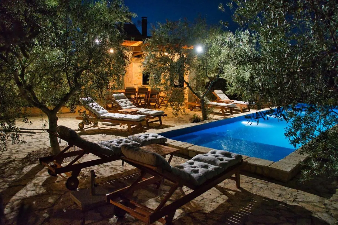 Magnificent Eco Villa Valencano Bale 0*,
